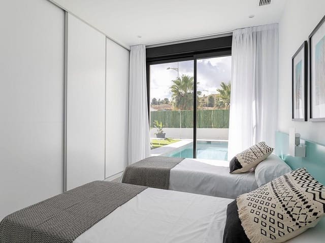 Chalet de 3 habitaciones en Calasparra en venta con piscina garaje - 329.000 € (Ref: 8199956)