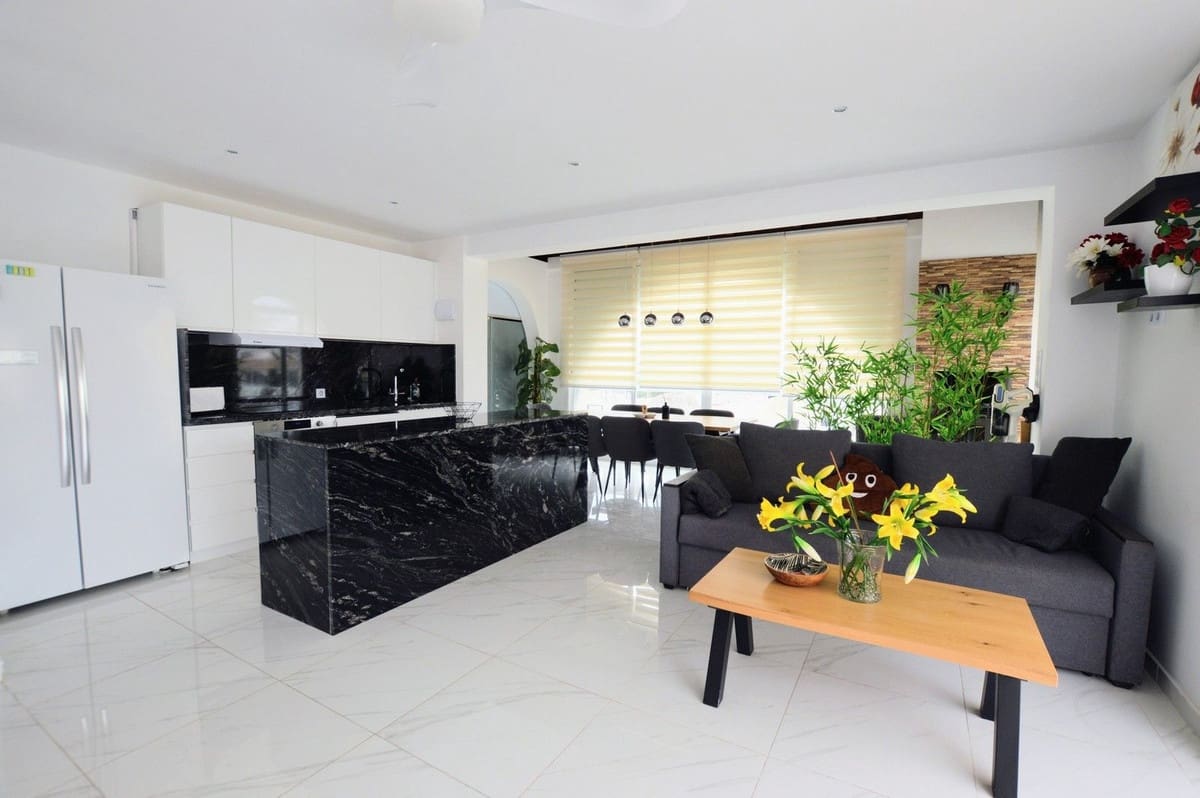 5 quarto Moradia para venda em Villamartin com piscina garagem - 485 000 € (Ref: 8199989)