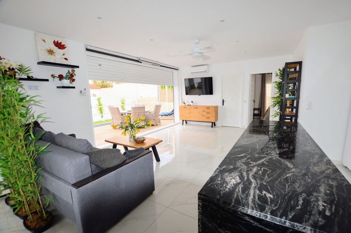 5 quarto Moradia para venda em Villamartin com piscina garagem - 485 000 € (Ref: 8199989)