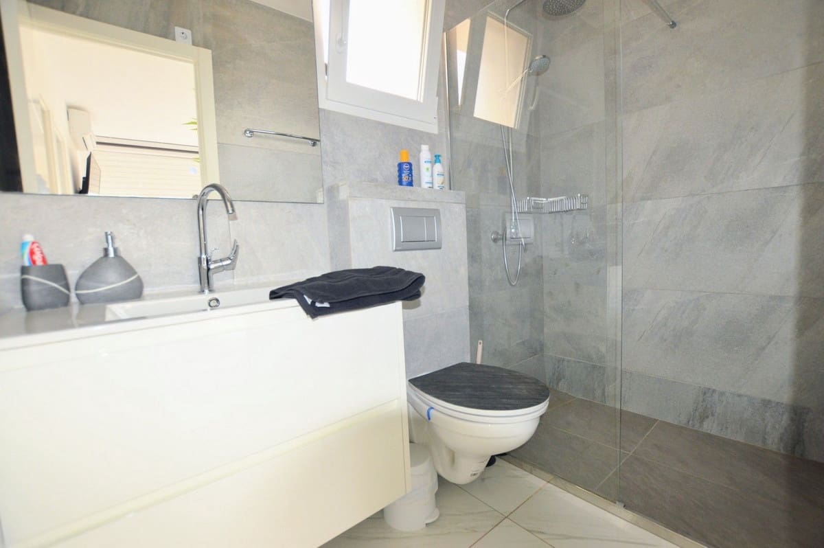 5 quarto Moradia para venda em Villamartin com piscina garagem - 485 000 € (Ref: 8199989)