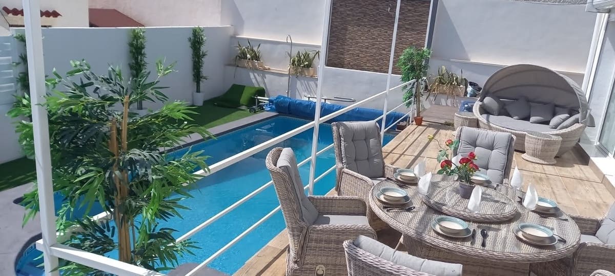 5 quarto Moradia para venda em Villamartin com piscina garagem - 485 000 € (Ref: 8199989)