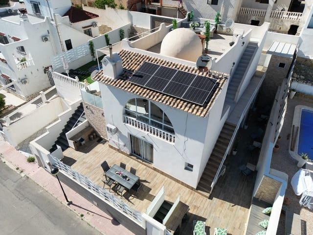 5 soverom Villa til salgs i Villamartin, Orihuela med svømmebasseng garasje - € 485 000 (Ref: 8199989)