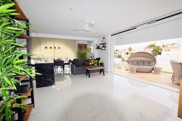 5 soverom Villa til salgs i Villamartin, Orihuela med svømmebasseng garasje - € 485 000 (Ref: 8199989)