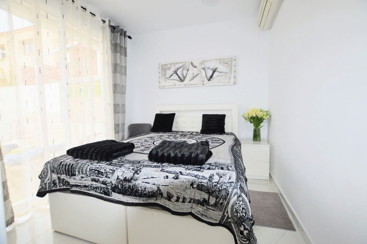 5 bedroom Villa for sale in Villamartin with pool garage - € 485,000 (Ref: 8199989)