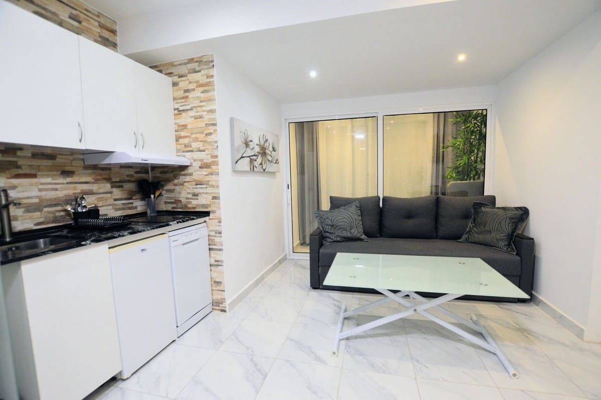 5 bedroom Villa for sale in Villamartin with pool garage - € 485,000 (Ref: 8199989)