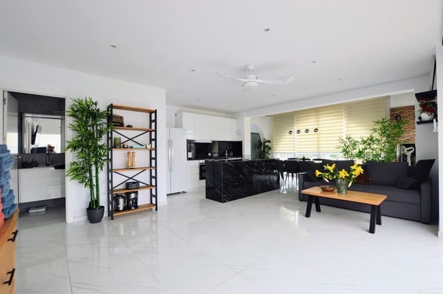 5 chambre Villa/Maison à vendre à Villamartin, Orihuela avec piscine garage - 485 000 € (Ref: 8199989)