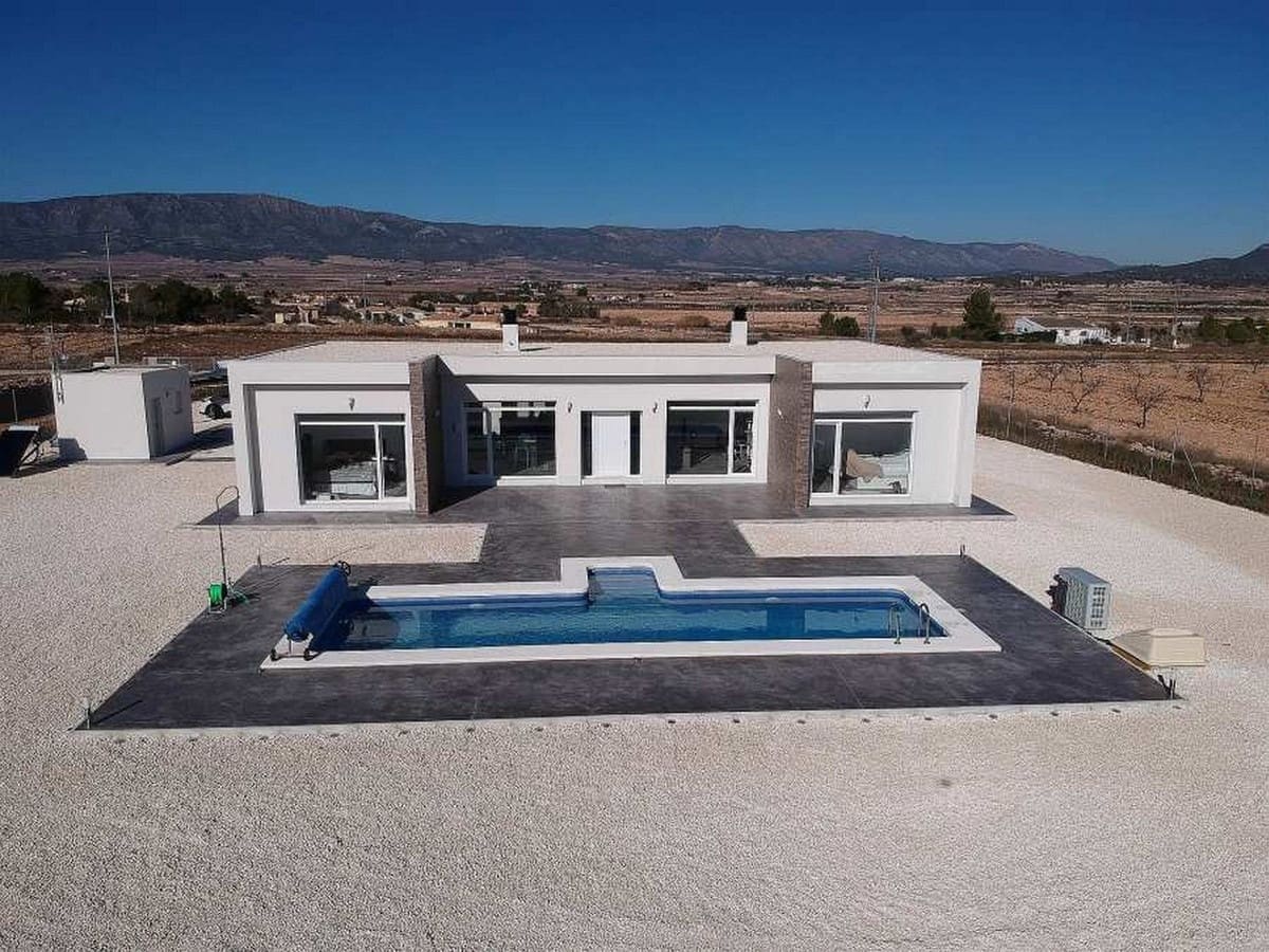 3 bedroom Villa for sale in Pinoso with pool garage - € 359,000 (Ref: 8200025)