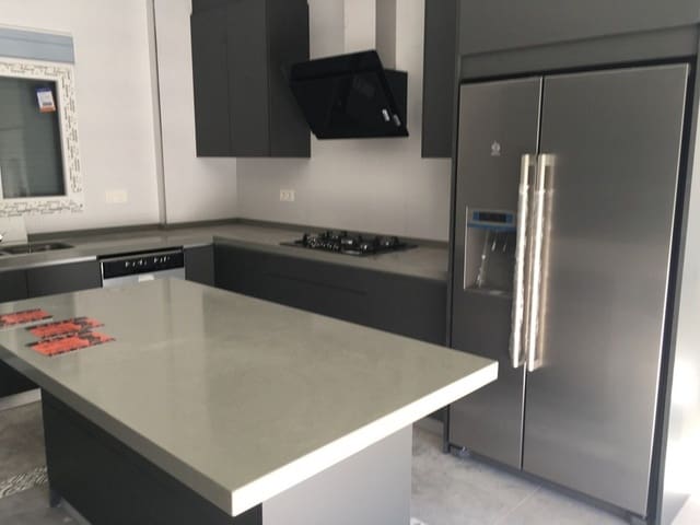 Chalet de 3 habitaciones en Pinoso en venta con piscina garaje - 359.000 € (Ref: 8200025)