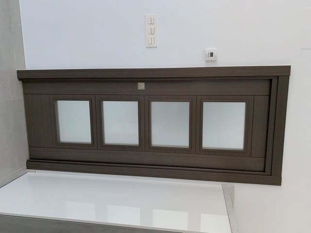 Chalet de 4 habitaciones en Pinoso en venta con garaje - 389.000 € (Ref: 8200026)