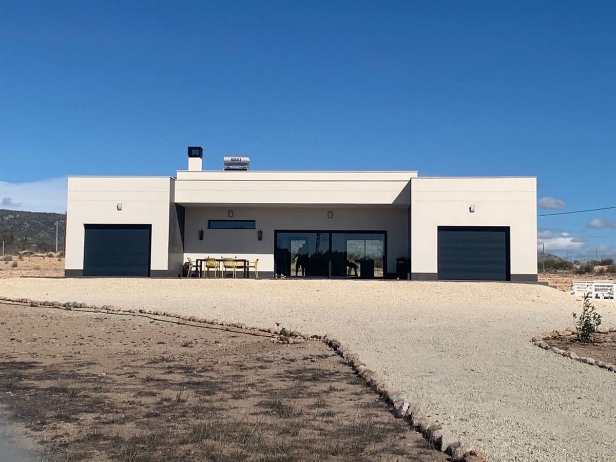 4 bedroom Villa for sale in Pinoso with garage - € 389,000 (Ref: 8200026)