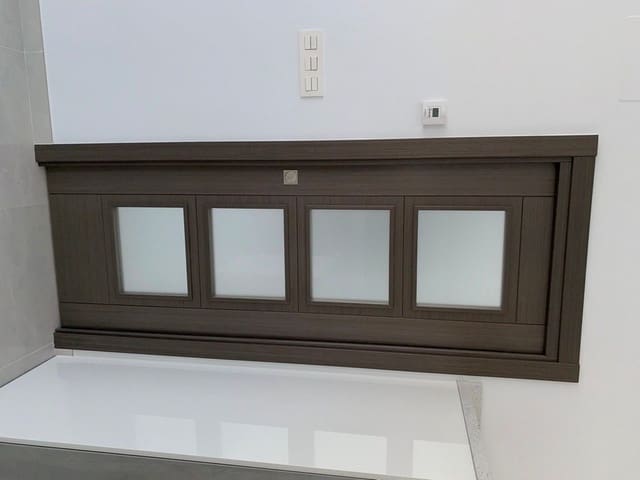 Chalet de 4 habitaciones en Pinoso en venta con garaje - 389.000 € (Ref: 8200026)