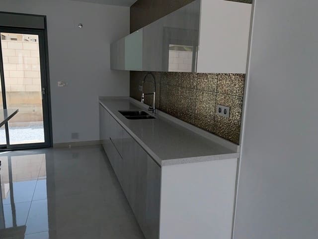 4 sypialnia Willa na sprzedaż w Pinoso z garażem - 389 000 € (Ref: 8200026)