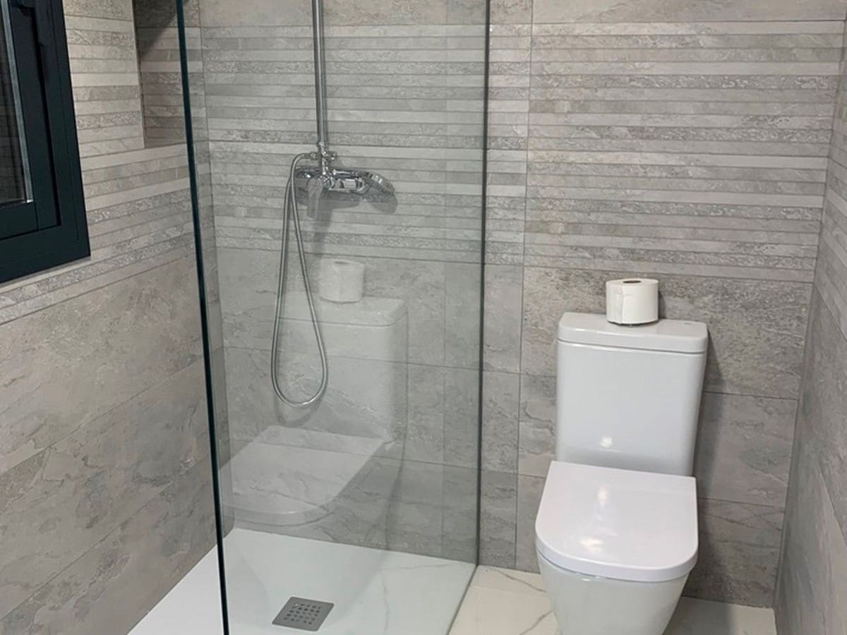 Chalet de 4 habitaciones en Pinoso en venta con piscina garaje - 489.000 € (Ref: 8200027)