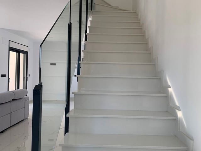 4 sypialnia Willa na sprzedaż w Pinoso z basenem garażem - 489 000 € (Ref: 8200027)