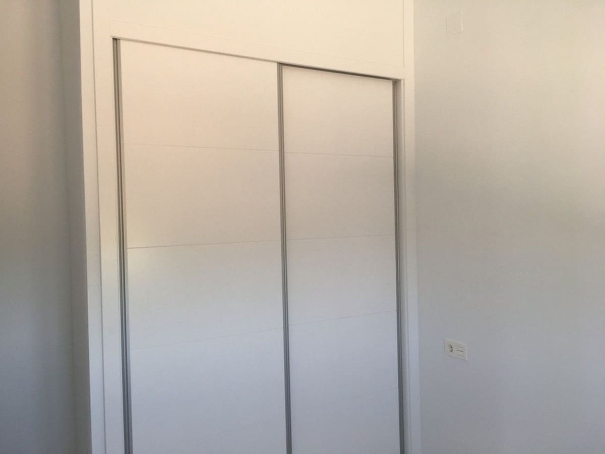 Chalet de 3 habitaciones en Pinoso en venta con piscina garaje - 297.000 € (Ref: 8200028)