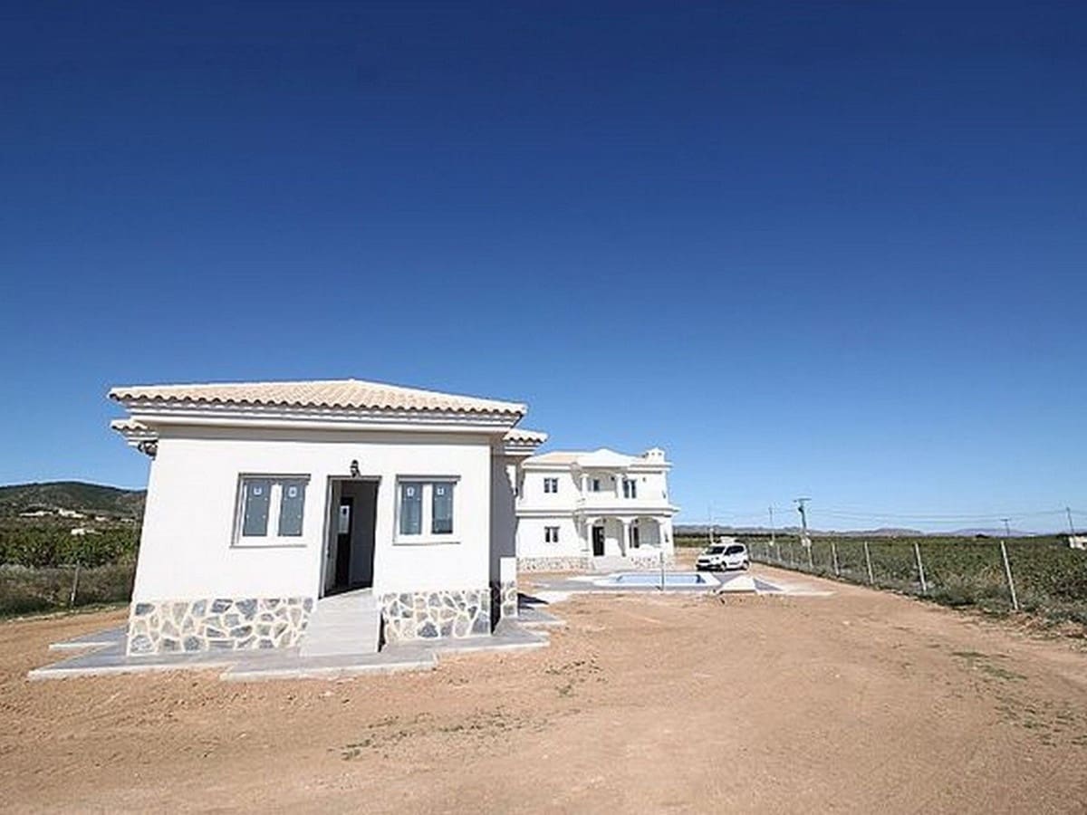 4 bedroom Villa for sale in Pinoso with pool garage - € 337,000 (Ref: 8200029)
