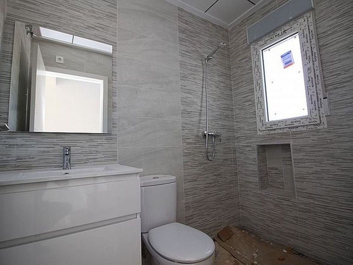 4 bedroom Villa for sale in Pinoso with pool garage - € 337,000 (Ref: 8200029)