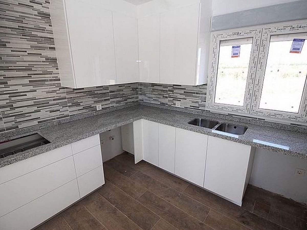 4 bedroom Villa for sale in Pinoso with pool garage - € 337,000 (Ref: 8200029)