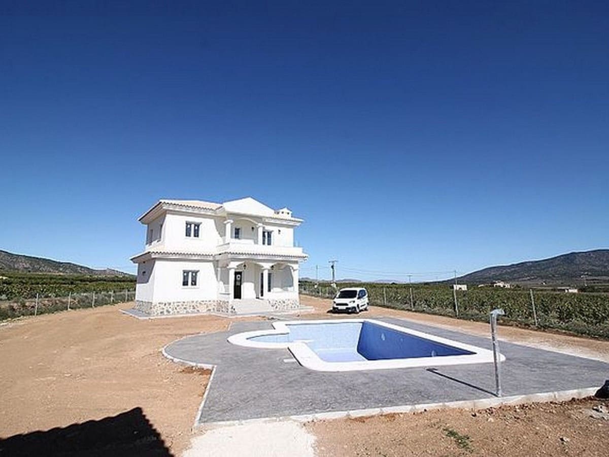 4 bedroom Villa for sale in Pinoso with pool garage - € 337,000 (Ref: 8200029)