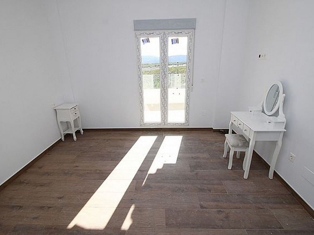 4 bedroom Villa for sale in Pinoso with pool garage - € 337,000 (Ref: 8200029)