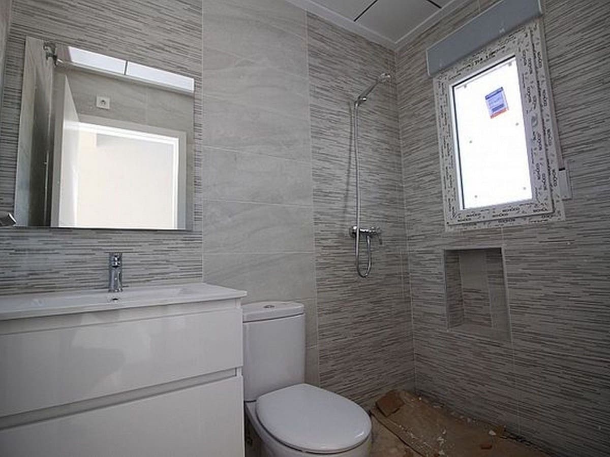 4 bedroom Villa for sale in Pinoso with pool garage - € 337,000 (Ref: 8200029)