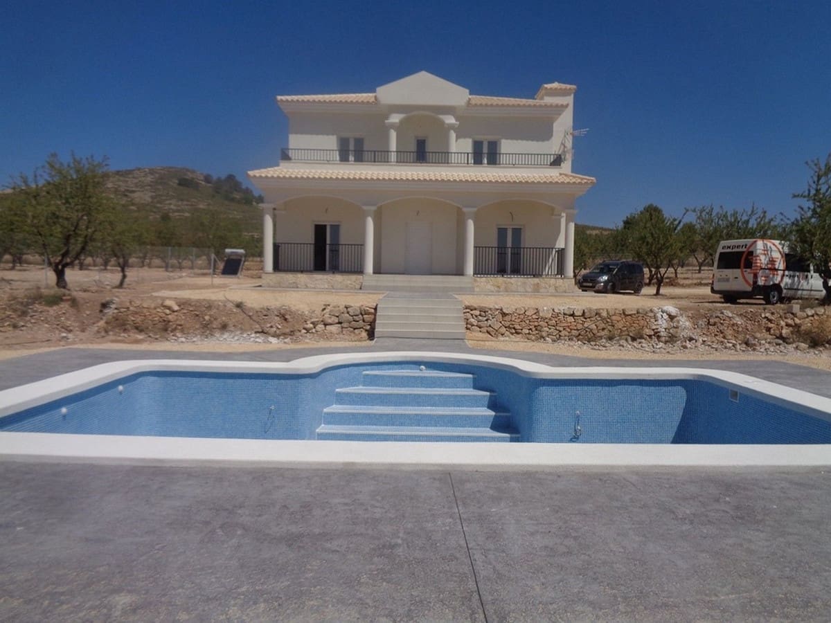 4 bedroom Villa for sale in Pinoso with pool garage - € 357,000 (Ref: 8200030)