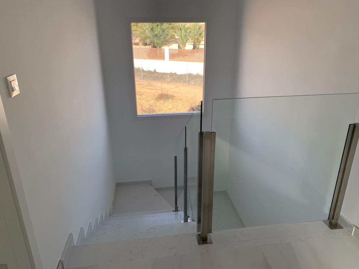 4 bedroom Villa for sale in Pinoso with pool garage - € 357,000 (Ref: 8200030)