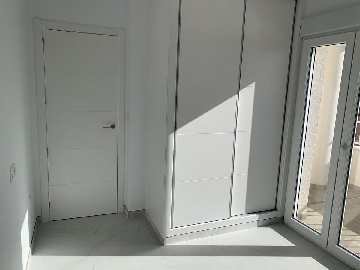 4 bedroom Villa for sale in Pinoso with pool garage - € 357,000 (Ref: 8200030)