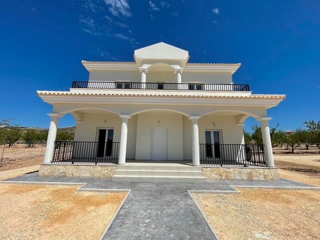 Chalet de 4 habitaciones en Pinoso en venta con piscina garaje - 357.000 € (Ref: 8200030)