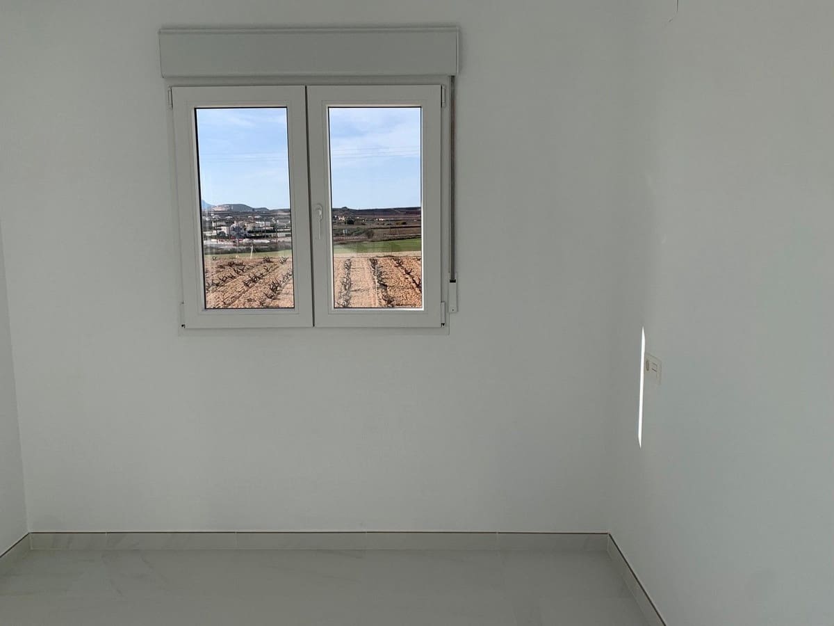 Chalet de 4 habitaciones en Pinoso en venta con piscina garaje - 357.000 € (Ref: 8200030)