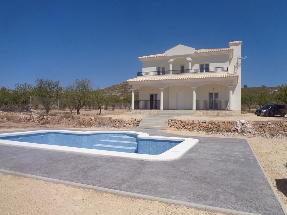 4 bedroom Villa for sale in Pinoso with pool garage - € 357,000 (Ref: 8200030)