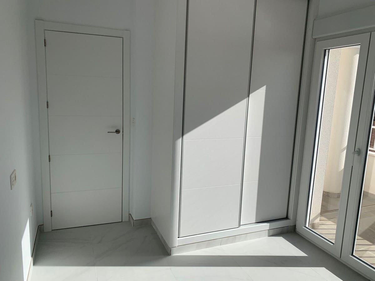 4 bedroom Villa for sale in Pinoso with pool garage - € 357,000 (Ref: 8200030)