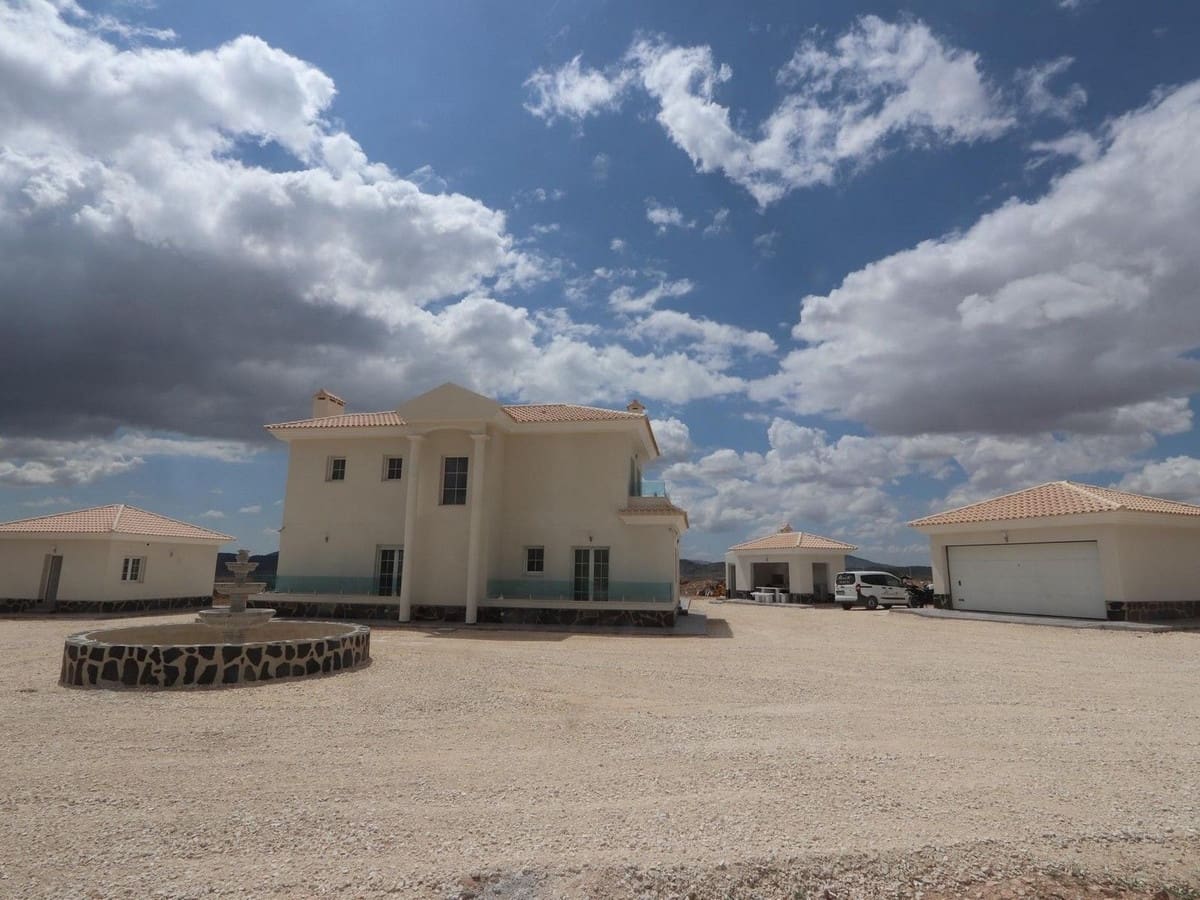 4 bedroom Villa for sale in Pinoso with pool garage - € 381,000 (Ref: 8200031)