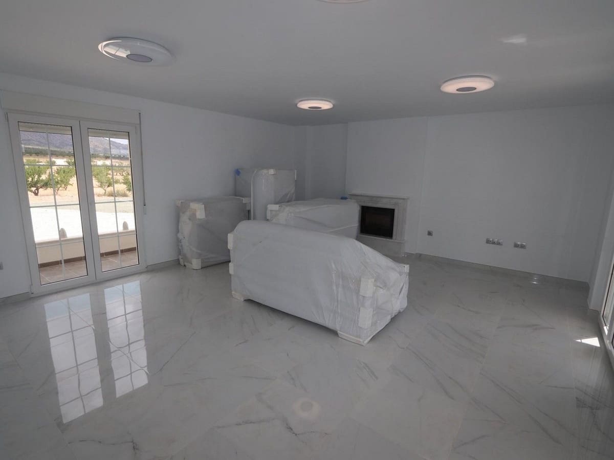 4 bedroom Villa for sale in Pinoso with pool garage - € 381,000 (Ref: 8200031)