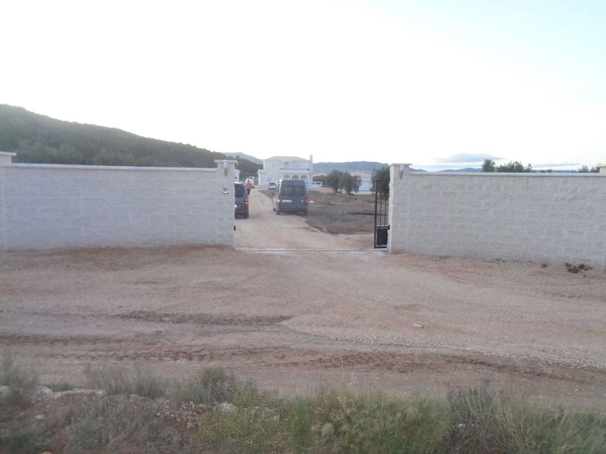 4 bedroom Villa for sale in Pinoso with pool garage - € 381,000 (Ref: 8200031)