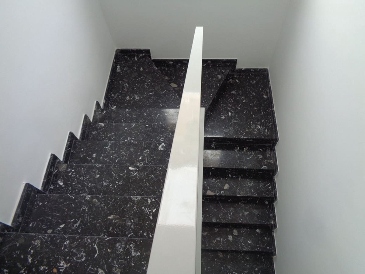 4 bedroom Villa for sale in Pinoso with pool garage - € 381,000 (Ref: 8200031)