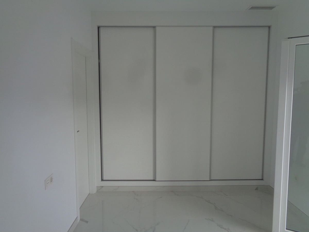 Chalet de 4 habitaciones en Pinoso en venta con piscina garaje - 381.000 € (Ref: 8200031)