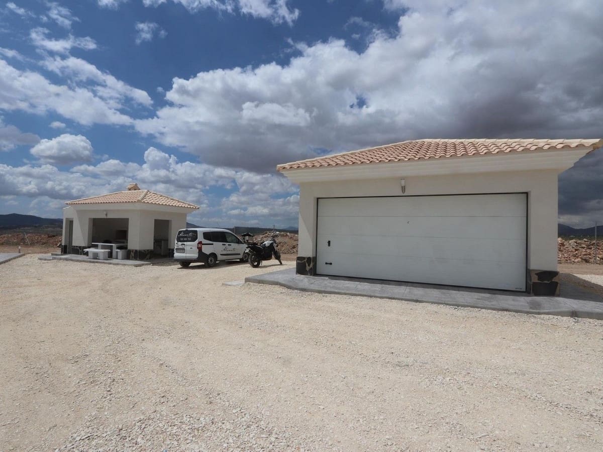 4 bedroom Villa for sale in Pinoso with pool garage - € 381,000 (Ref: 8200031)