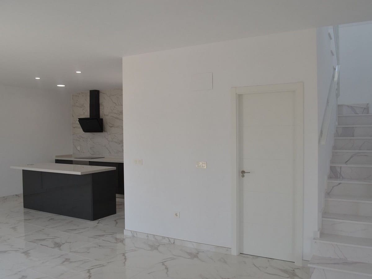 4 bedroom Villa for sale in Pinoso with pool garage - € 454,000 (Ref: 8200032)