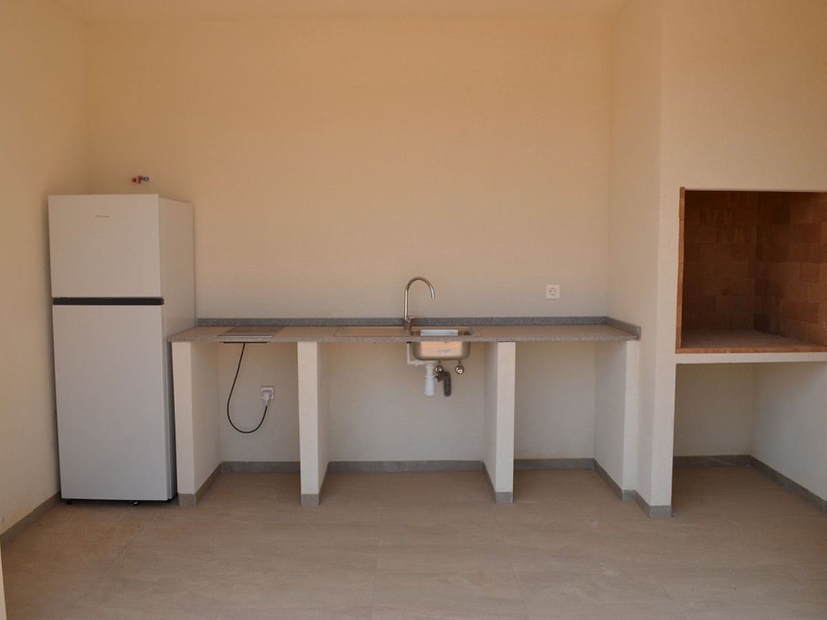 Chalet de 4 habitaciones en Pinoso en venta con piscina garaje - 454.000 € (Ref: 8200032)