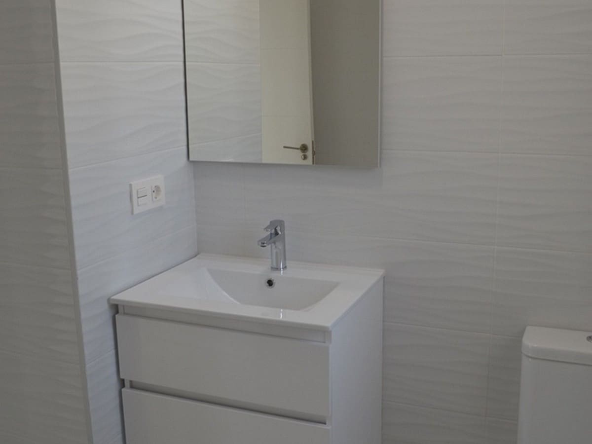 Chalet de 4 habitaciones en Pinoso en venta con piscina garaje - 454.000 € (Ref: 8200032)