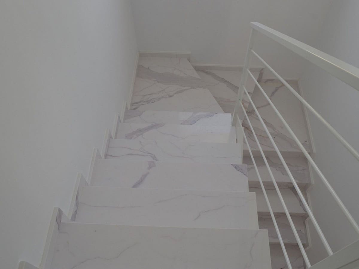 Chalet de 4 habitaciones en Pinoso en venta con piscina garaje - 454.000 € (Ref: 8200032)