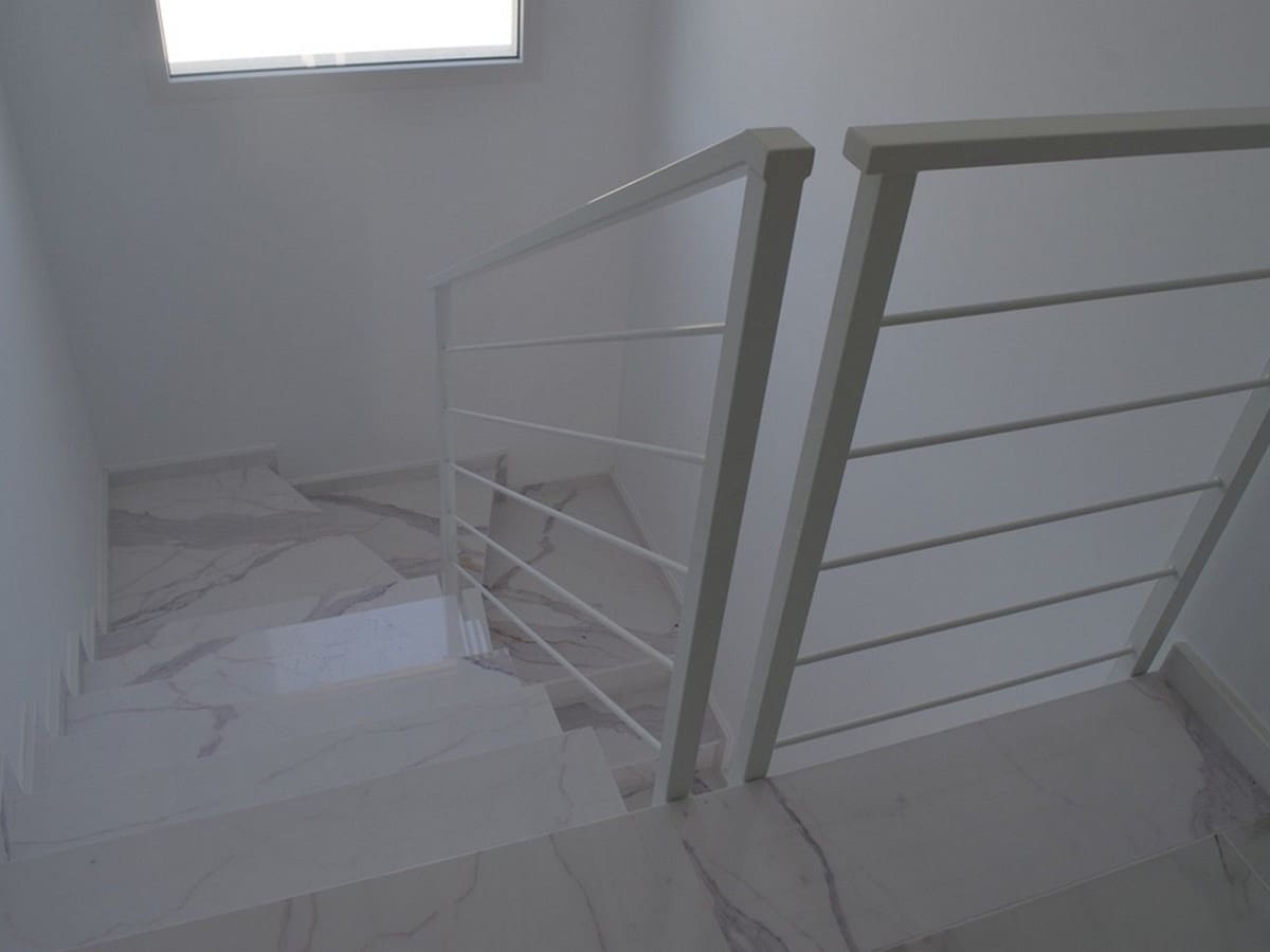 Chalet de 4 habitaciones en Pinoso en venta con piscina garaje - 454.000 € (Ref: 8200032)