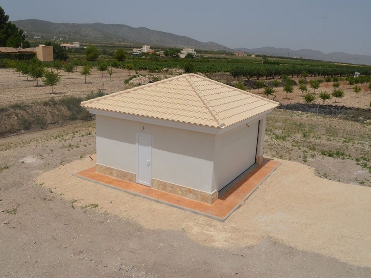 Chalet de 4 habitaciones en Pinoso en venta con piscina garaje - 454.000 € (Ref: 8200032)