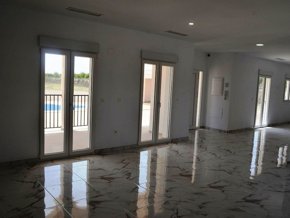 4 sypialnia Willa na sprzedaż w Pinoso z basenem garażem - 454 000 € (Ref: 8200032)