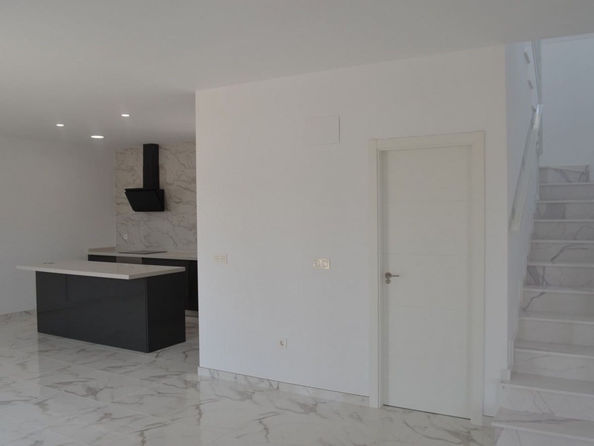 4 bedroom Villa for sale in Pinoso with pool garage - € 454,000 (Ref: 8200032)