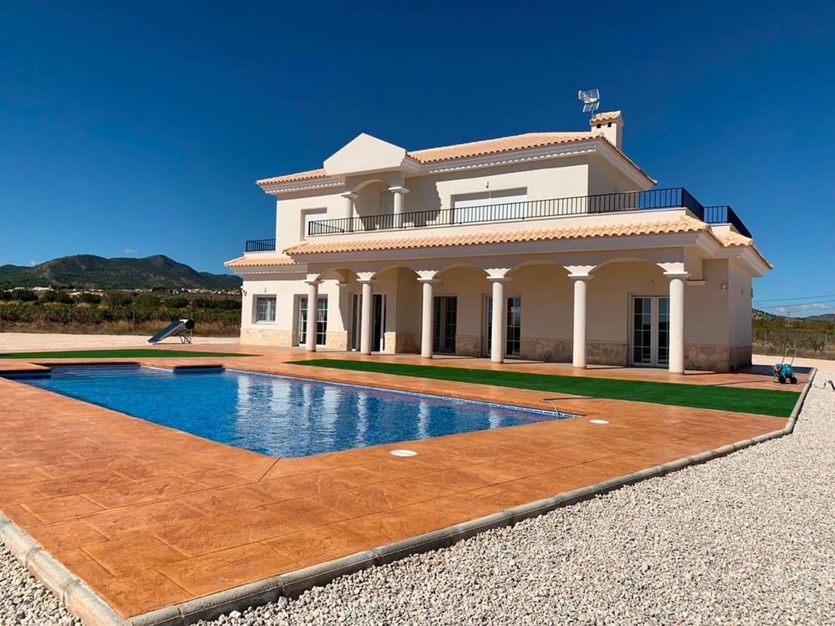 4 bedroom Villa for sale in Pinoso with pool garage - € 454,000 (Ref: 8200032)