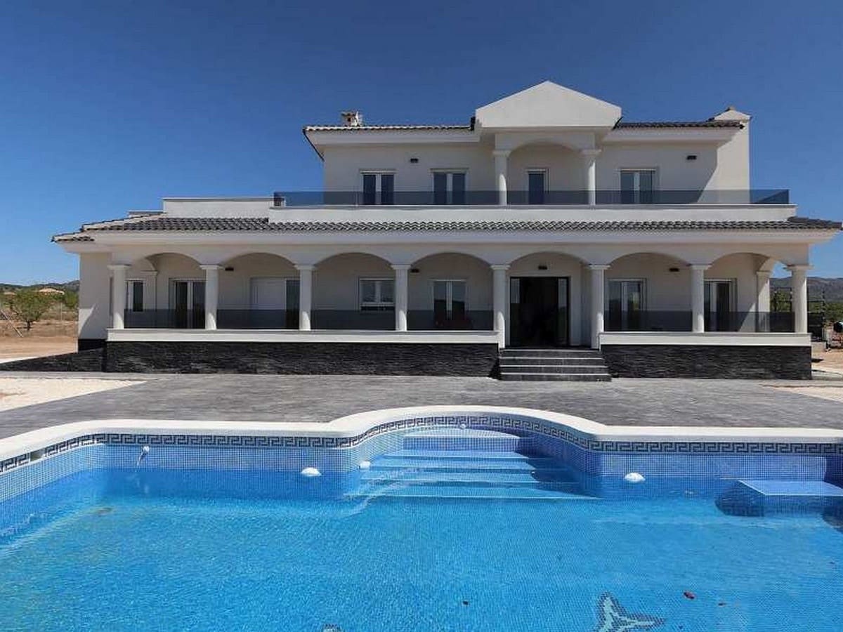 4 bedroom Villa for sale in Pinoso with pool garage - € 487,000 (Ref: 8200033)