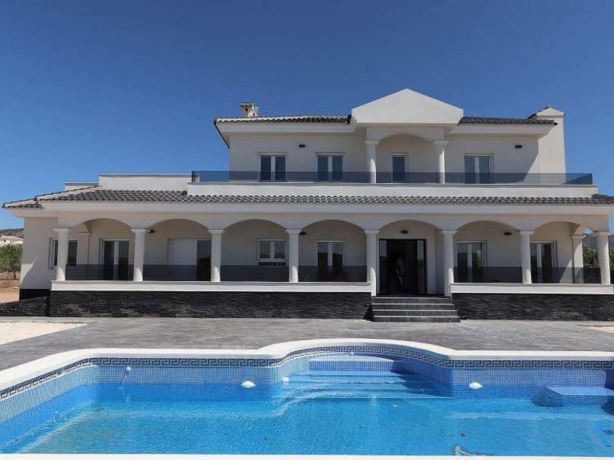 4 bedroom Villa for sale in Pinoso with pool garage - € 487,000 (Ref: 8200033)