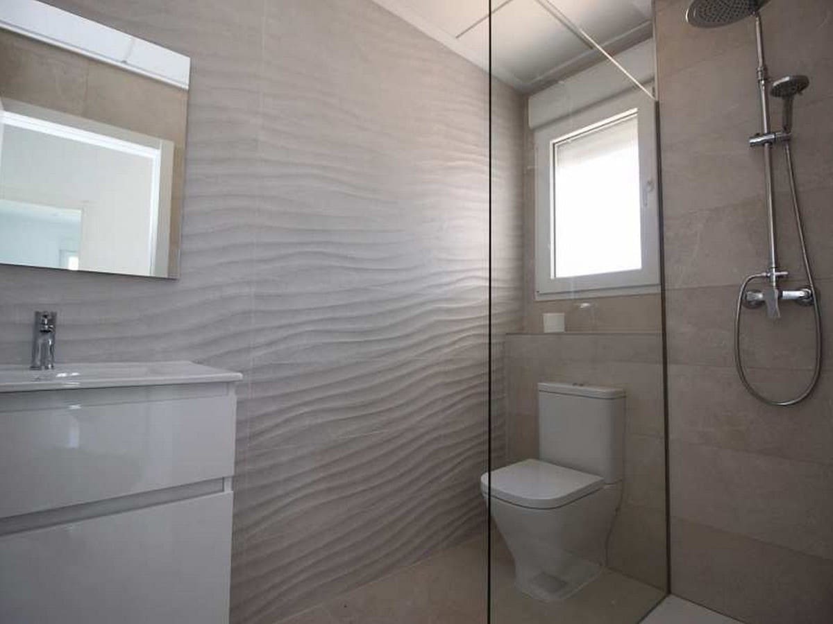 Chalet de 4 habitaciones en Pinoso en venta con piscina garaje - 487.000 € (Ref: 8200033)